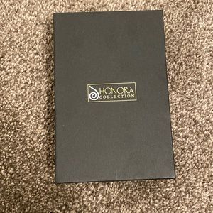 Beautiful Honora pearl necklace, black barreled ring pearl necklace. 10mm pearls